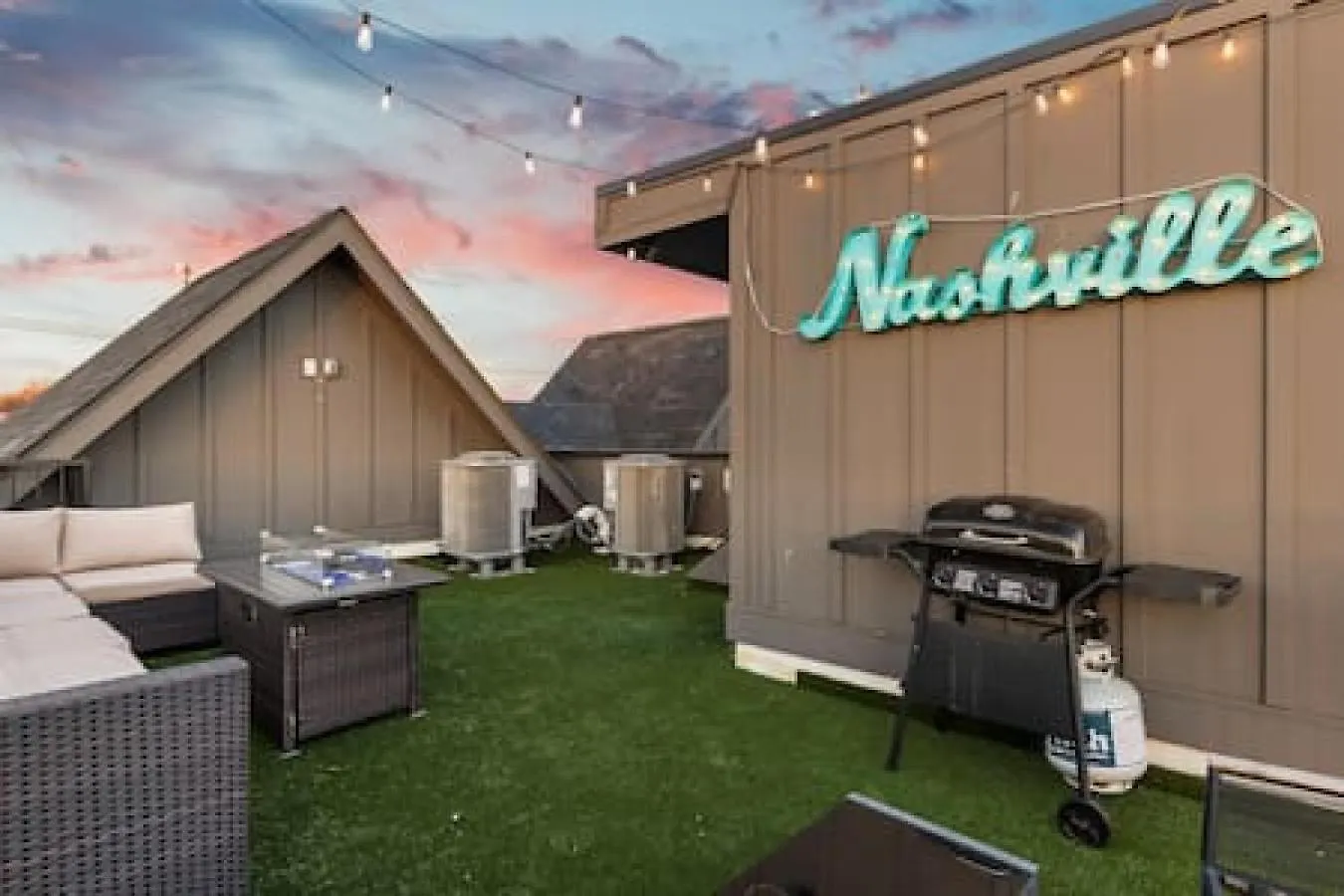 Holiday home Modern Home With Large Patio Plus Rooftop Deck And Garage Nashville